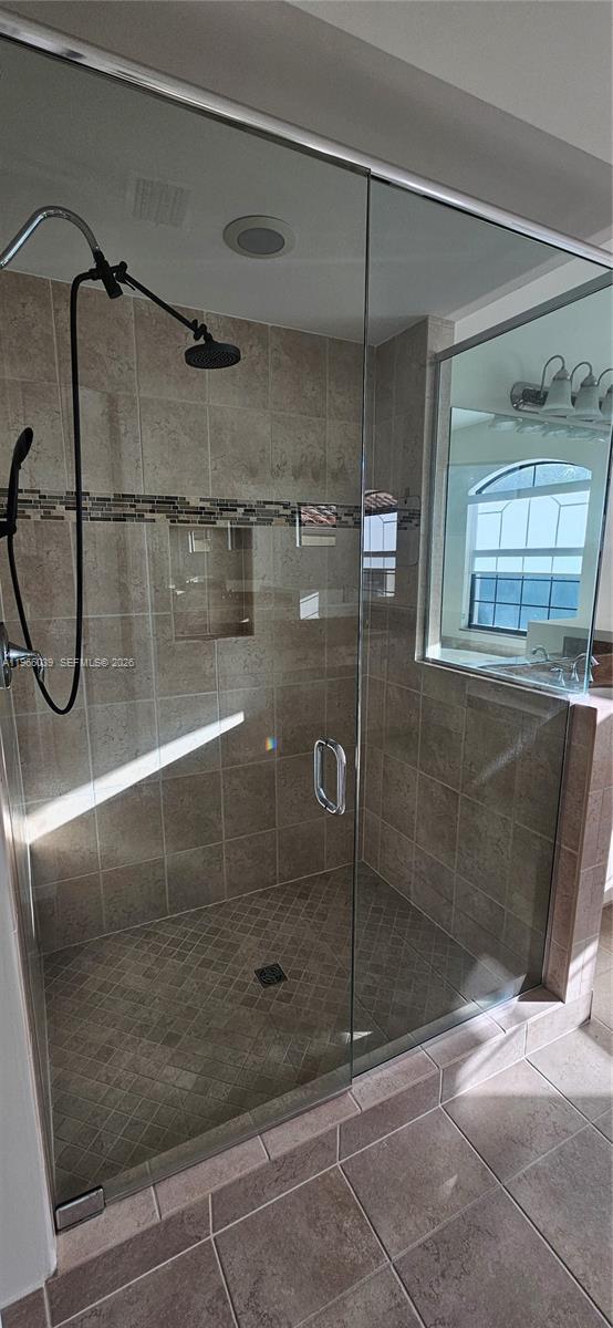 Building Photo - 8175 Lost Creek Ln