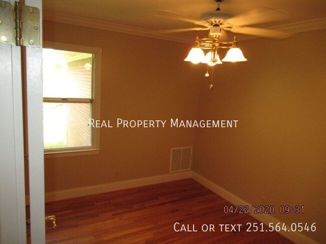 Building Photo - 1063 Midmoor Dr
