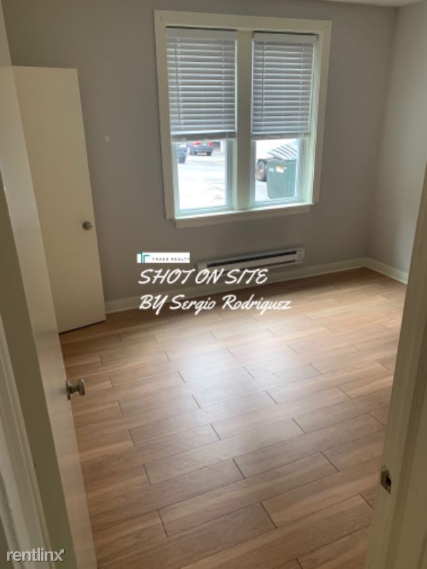 Building Photo - 3754 N Southport Ave