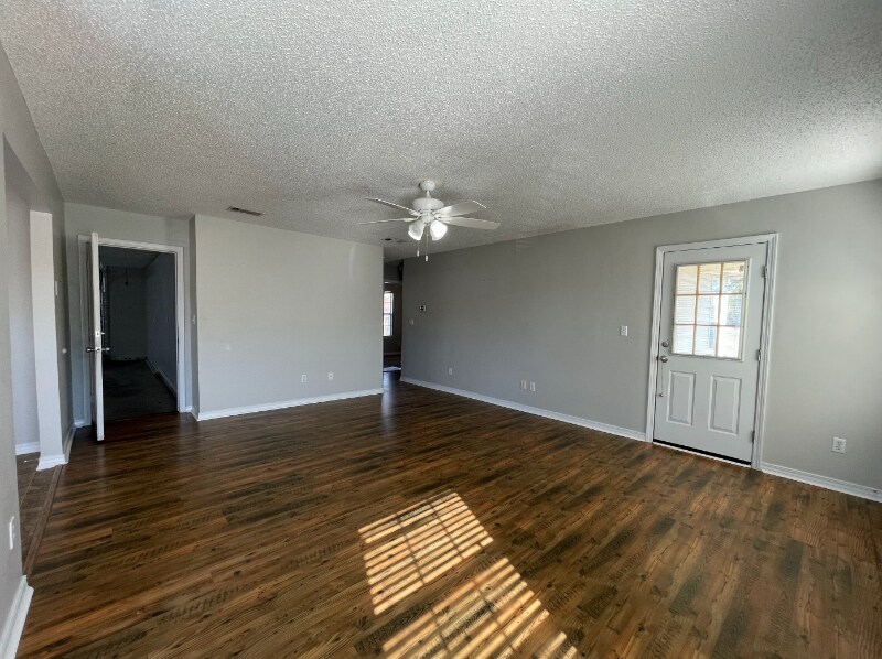 Building Photo - 447 Apple Dr