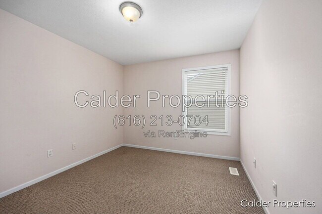 Building Photo - 5686 E Falling Leaf Dr SE