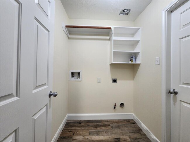 Building Photo - 25807 Elmley Pl