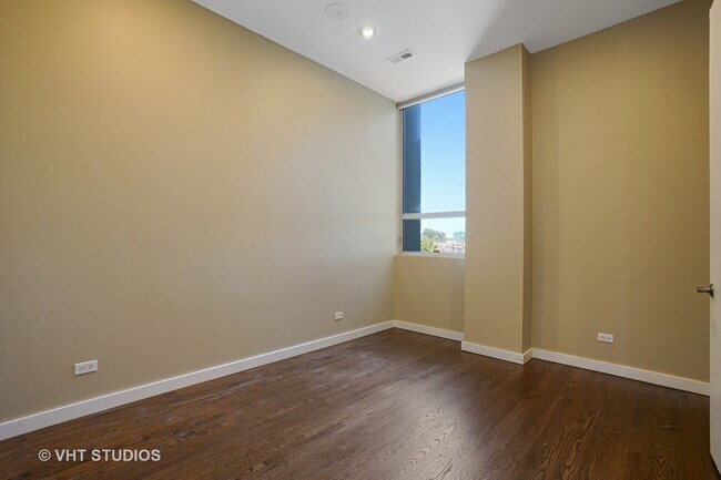 Building Photo - 1750 N Clybourn Ave