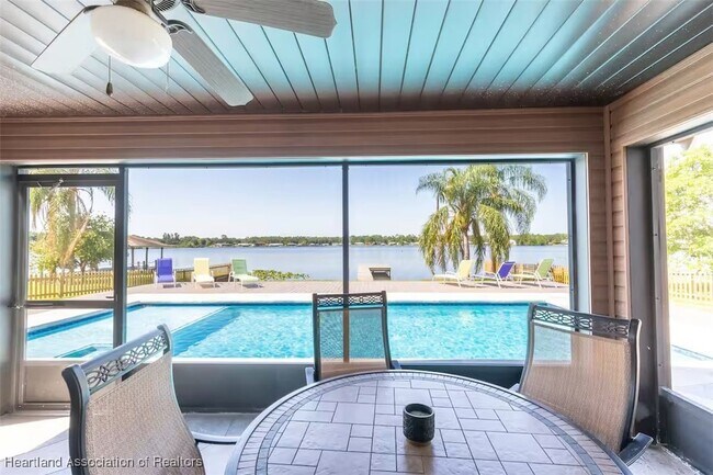 Building Photo - 3116 Tanglewylde Ave