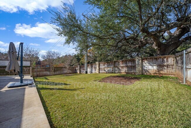 Building Photo - 1115 Willow Knoll