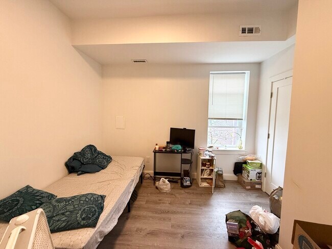 Building Photo - 301-305-305 Dudley St