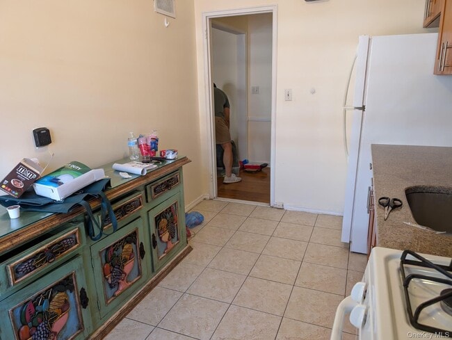 Building Photo - 75-40 197th St