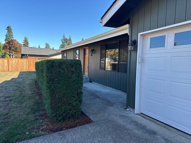 Building Photo - Wonderful 4-Bedroom, 2-Bath Home With Soli...