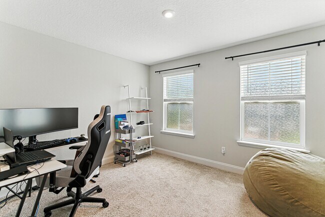 Building Photo - 105 Meadow Creek Dr