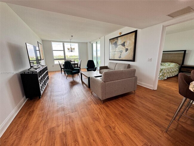 Building Photo - 2681 N Flamingo Rd