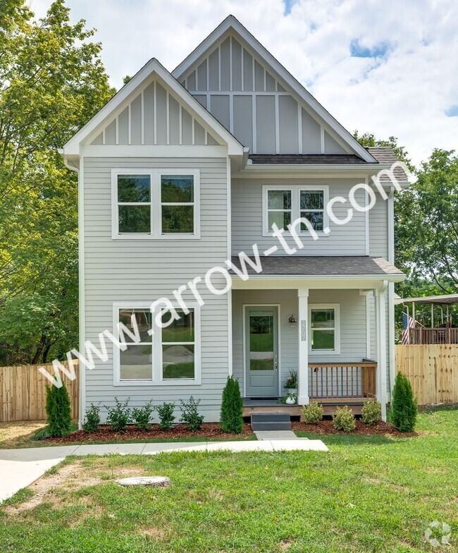 Building Photo - Like New 3 Bedroom 3.5 Bath Home in the Do...