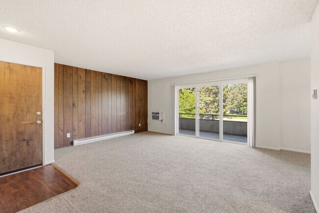Building Photo - 3102 E 27th Ave