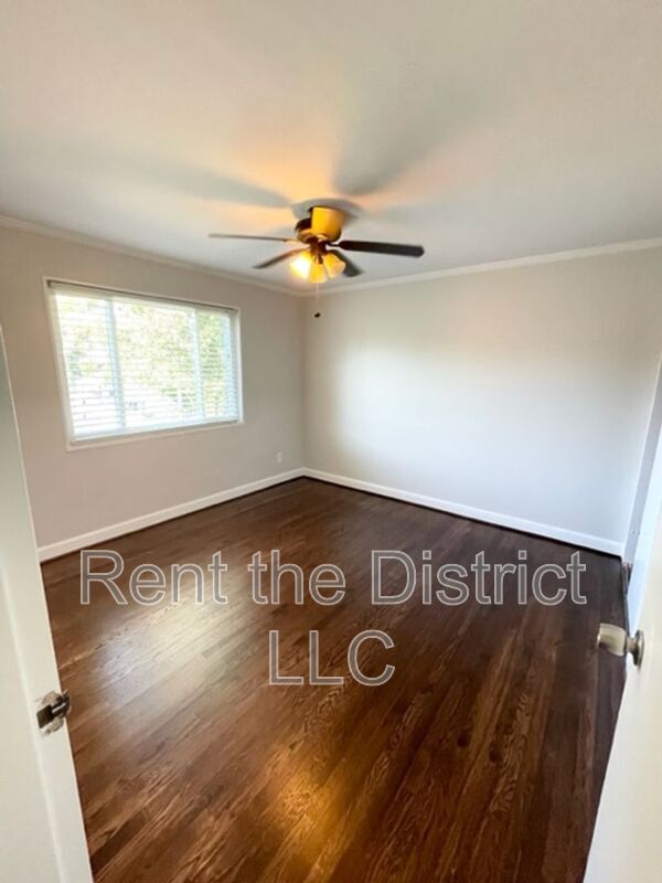 Building Photo - 4710 8th St NE