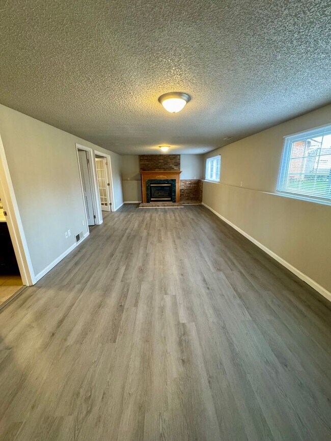 Building Photo - Lovely 3 bedroom+ Office in Widefield