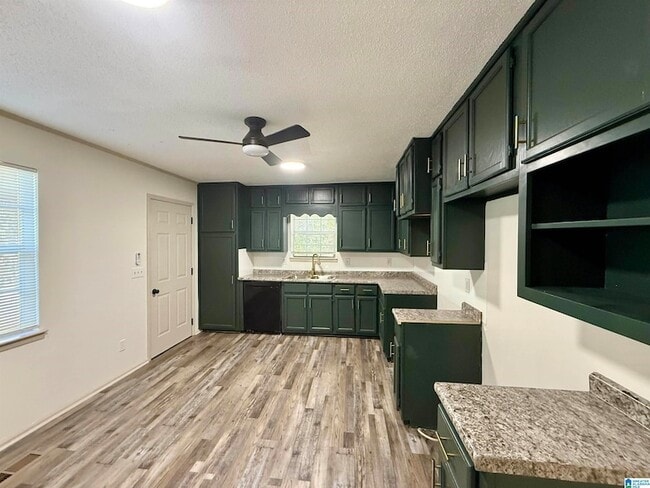 Building Photo - 648 Cort Cir NE
