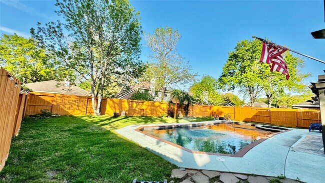 Building Photo - 14506 Wadlington Dr