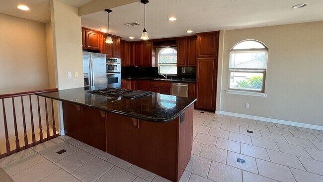 Building Photo - Huge Bay Front 3 Bed 2.5 Bath
