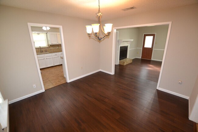 Building Photo - Zachary School District! 3 bedroom, 2 bath home in coveted Marita Terrace Subdivision