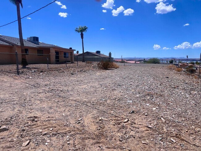 Building Photo - Lake views, lake views, lake views! Longte...