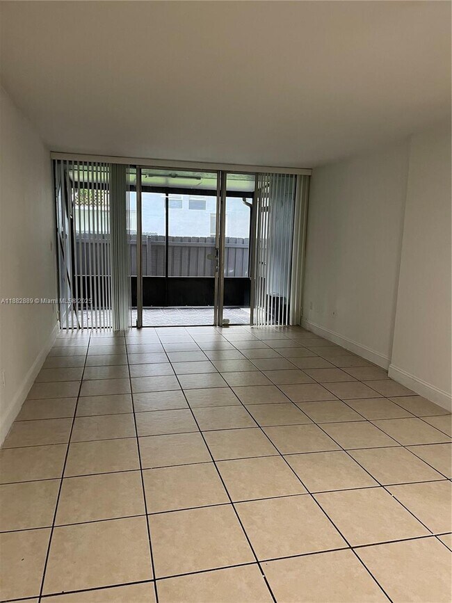 Building Photo - 210 Fontainebleau Blvd