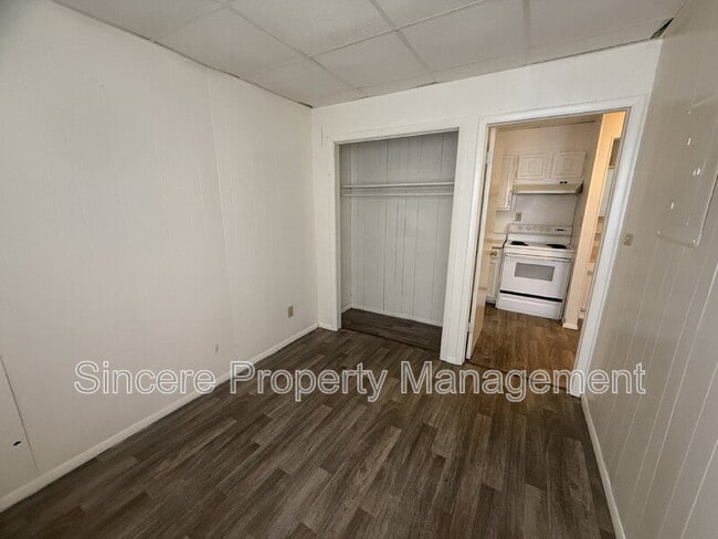 Building Photo - 813 N University St