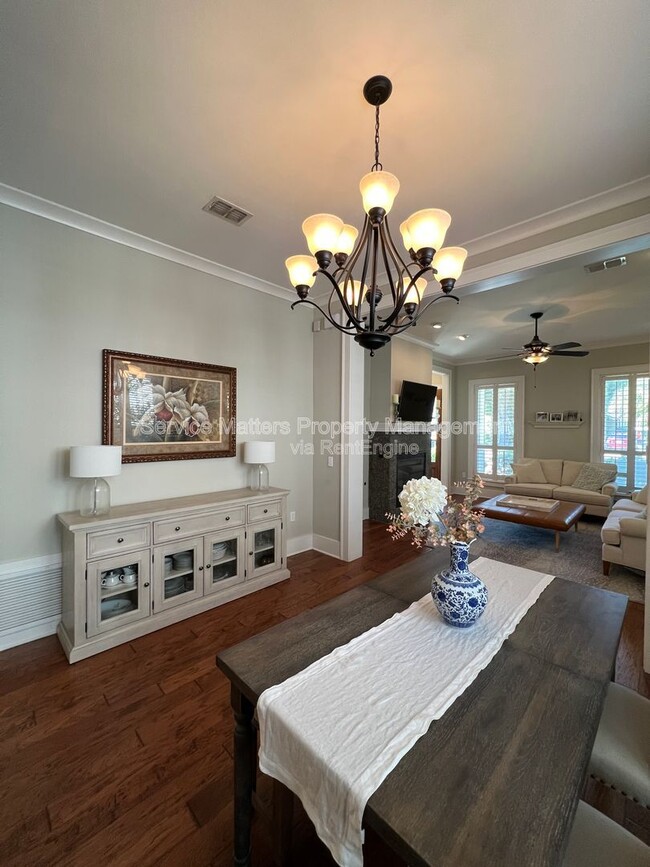 Building Photo - 1417 E Maxwell St