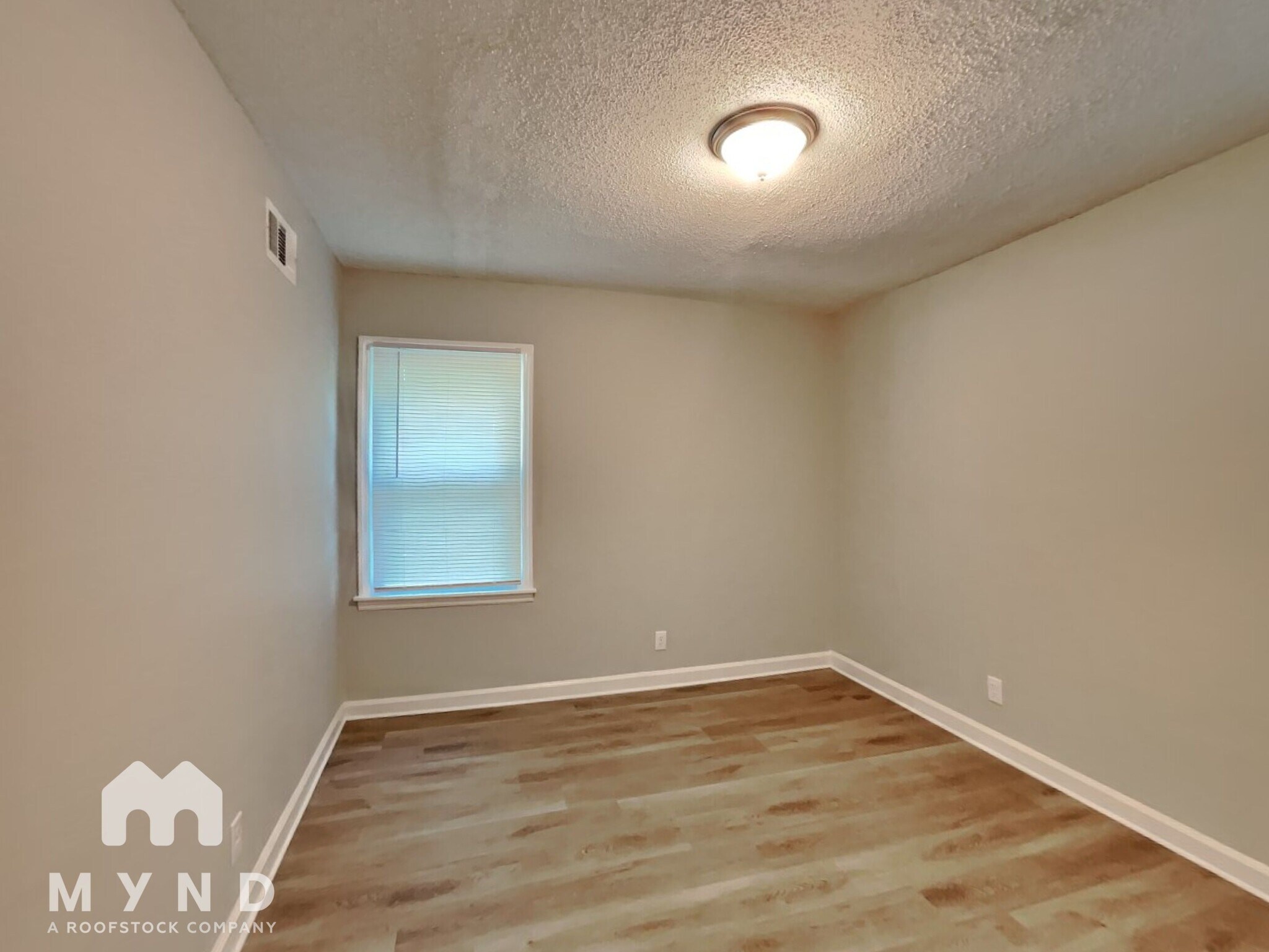 Building Photo - 1587 S Perkins Rd