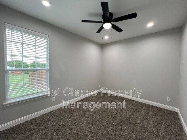 Building Photo - 5413 Harrys Pl