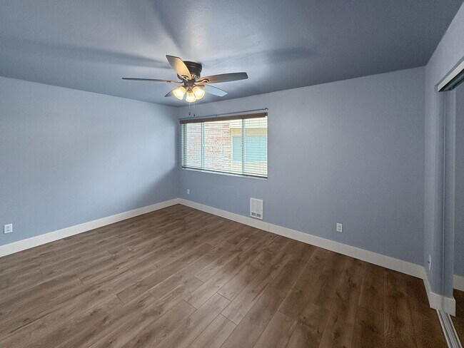 Building Photo - Beautiful and Bright View Ridge Condo