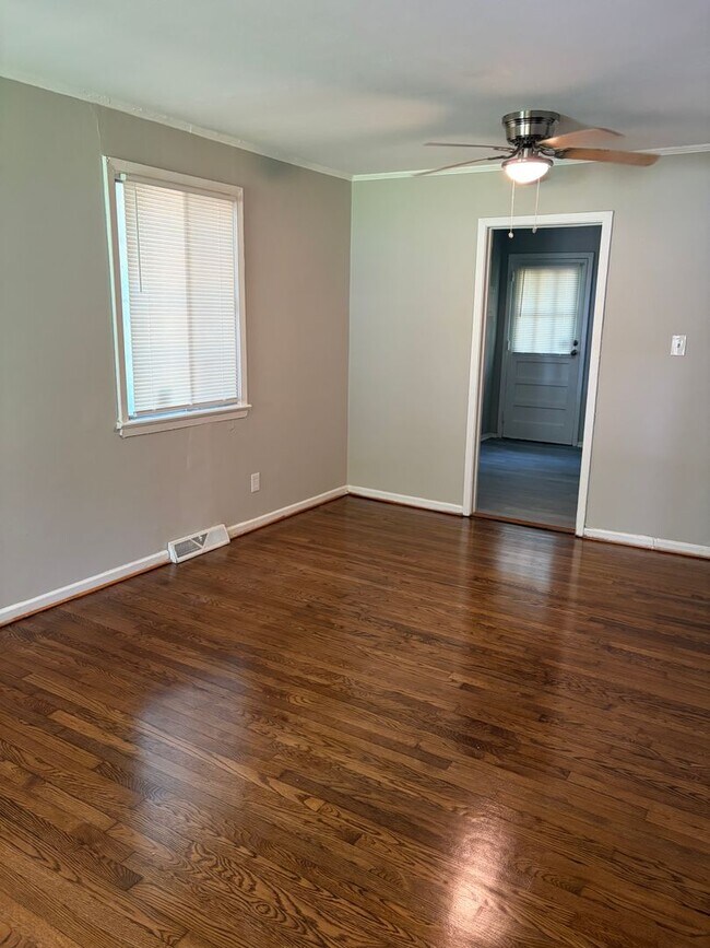 Building Photo - 3234 Marlborough Rd