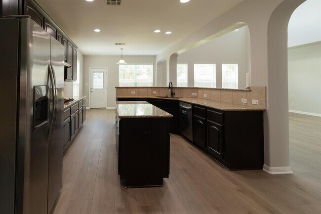 Building Photo - 2102 Monticello Ct