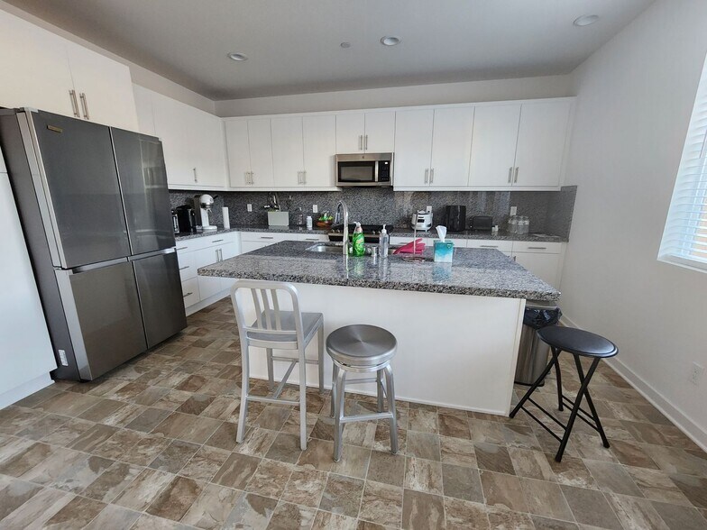 Building Photo - 6949 Mallow Dr