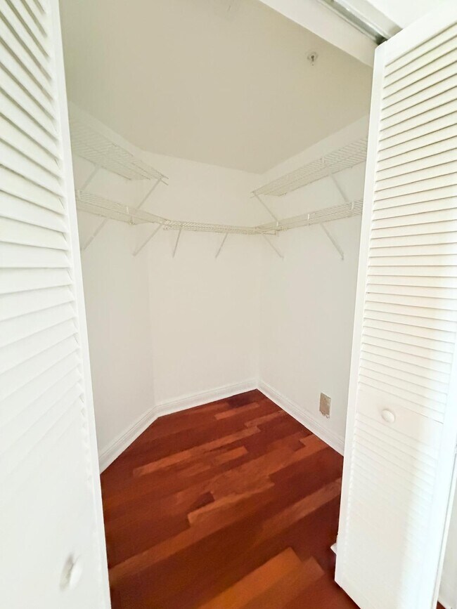 Building Photo - 701 Brickell Key Blvd