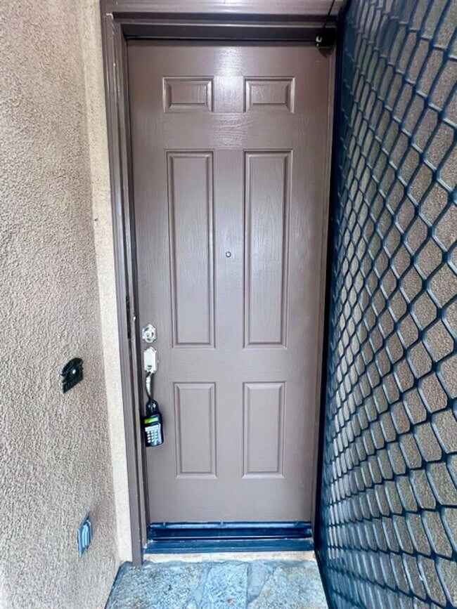 Building Photo - 5 bedroom Winchester home with a 3 car garage for LEASE!