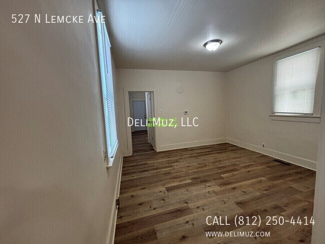 Building Photo - 527 N Lemcke Ave