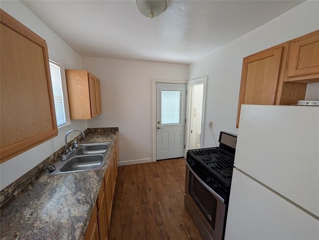 Building Photo - 818 W Symmes St