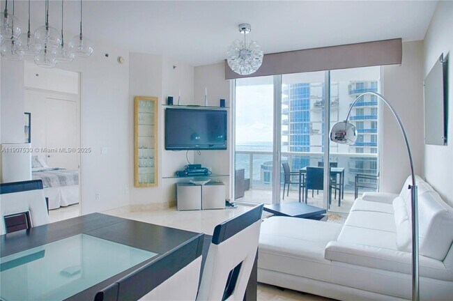 Building Photo - 15901 Collins Ave