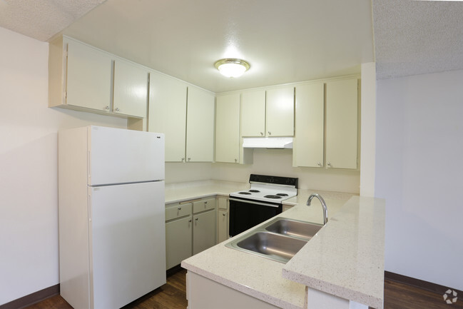 Sunset Gardens Apartments - 848 N Mollison Ave El Cajon CA 92021 ...