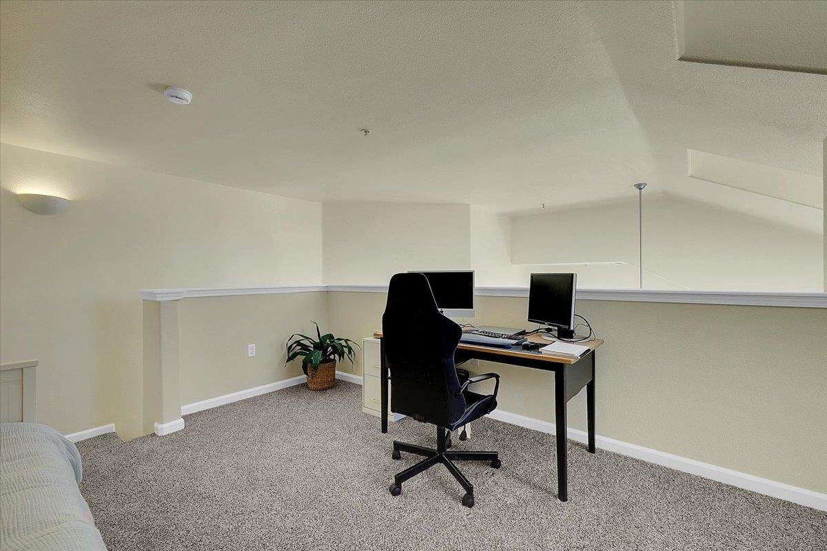 Building Photo - 5350 Dunlay Dr