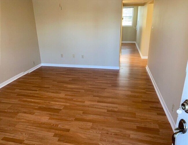 Building Photo - 518 Rhodwin Ave