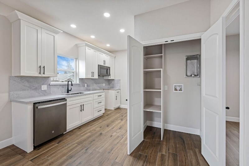 Building Photo - 619 S Sacramento St