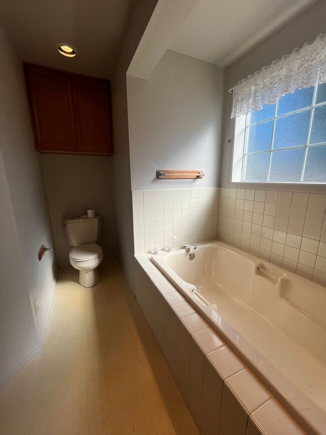 Building Photo - 3-Bedroom 2-Bathrrom home in Thurston