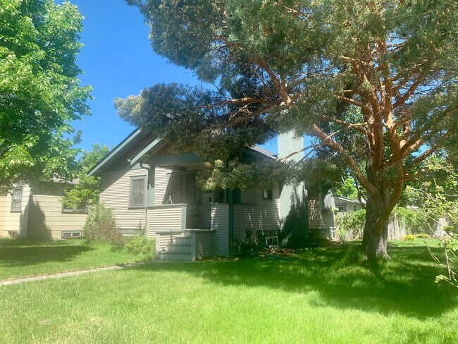 Building Photo - Charming 3 Bed, 2 Bath Craftsman in Missoula’s Coveted University Area