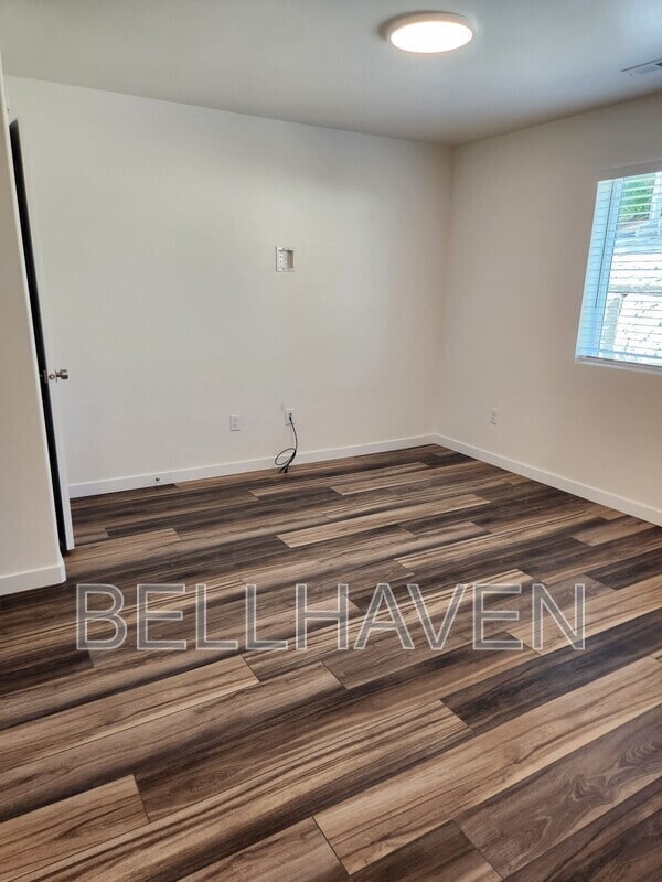 Building Photo - 868 Golden Bear Ln