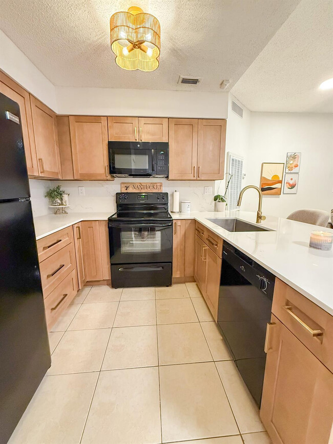 Building Photo - 2445 SW 18th Terrace