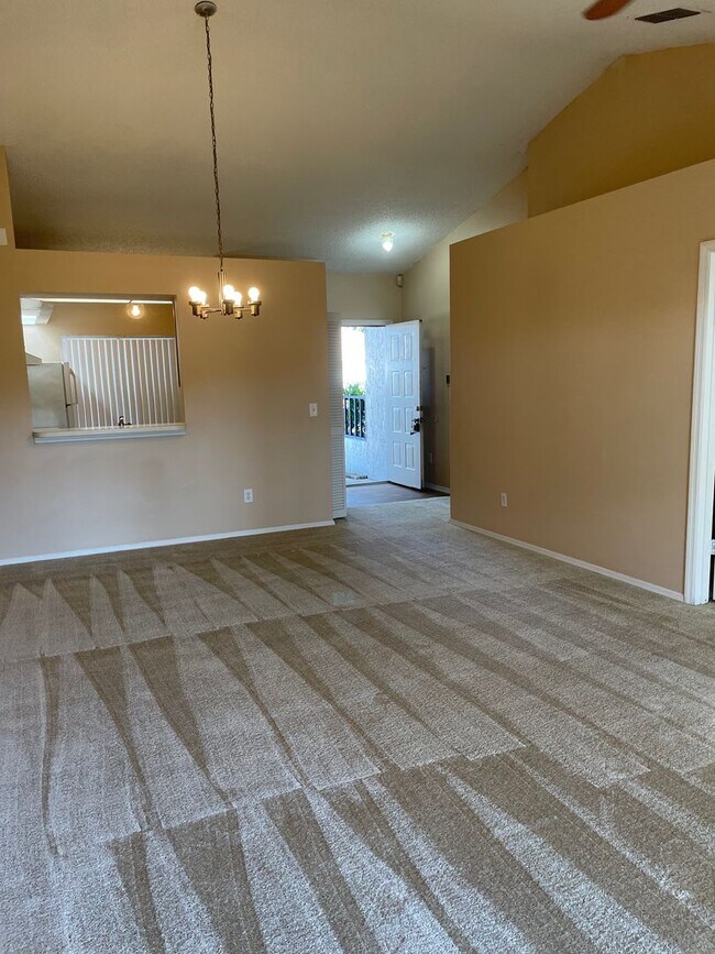 Building Photo - 1 story 3/2 in Meadow Woods with full sized washer and dryer included