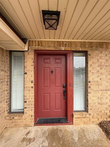 Building Photo - 318 Shade tree St