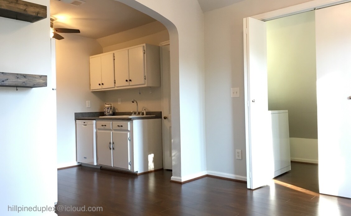 Dining room off kitchen with vaulted ceiling. French doors open onto wood deck. - 629 Hillpine Dr NE