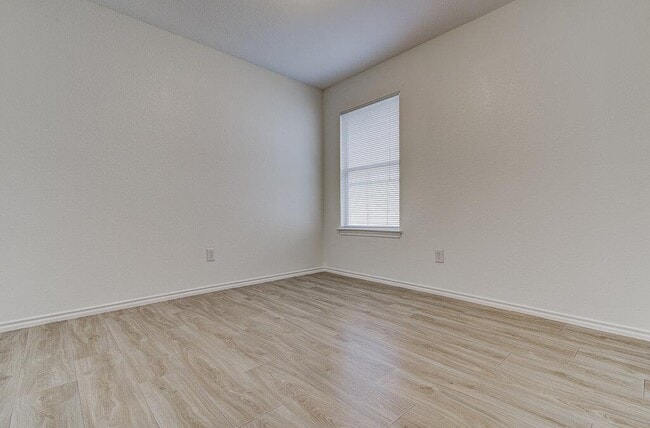 Building Photo - 205 Mood Lake Dr