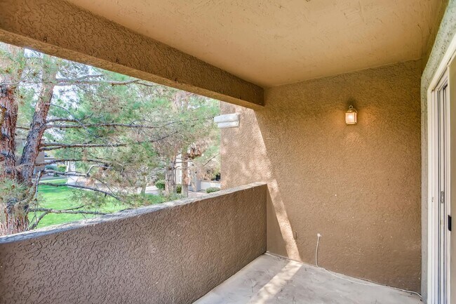 Building Photo - 2nd Floor Condo In Move-in Condition / Gated Southwest Community